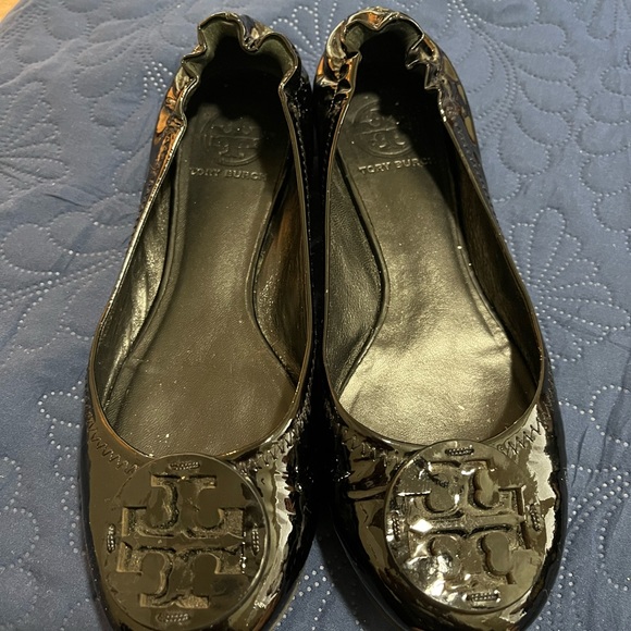 Tory Burch Reeva flats size 7.5 in black patent. Great used condition. - Picture 6 of 8